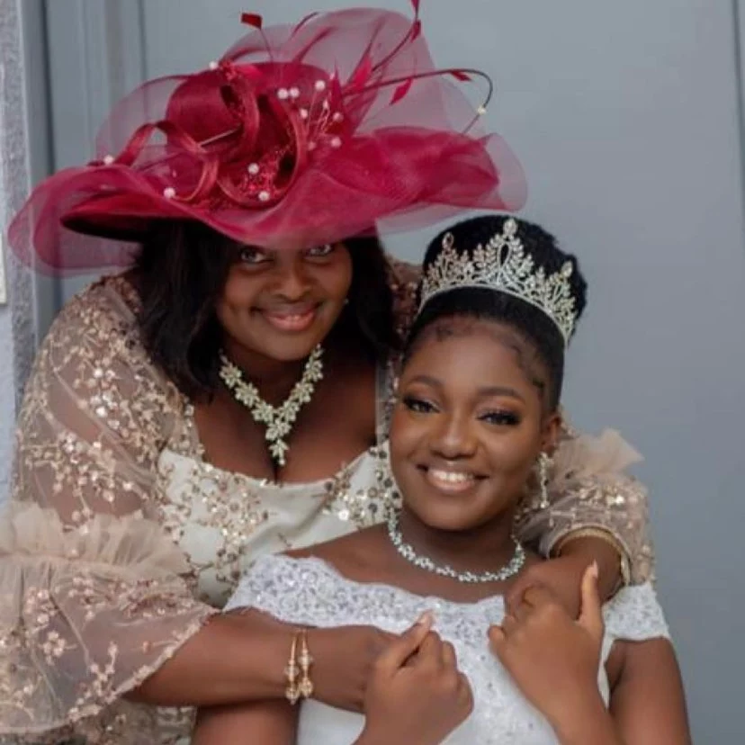 What should the mother of the bride wear