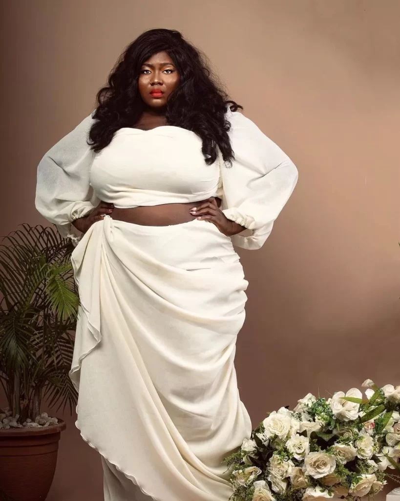 Cropped Top Fashion Ideas For Plus Size Ladies
