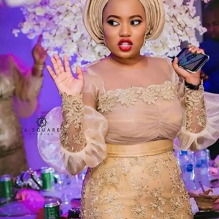 Stunning Aso Ebi Styles For Wedding Guests