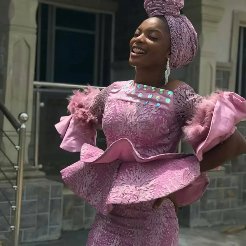 Stunning Aso Ebi Styles For Wedding Guests