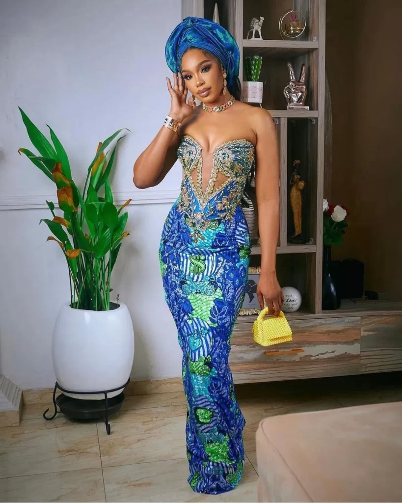 Stunning Aso Ebi Styles For Wedding Guests