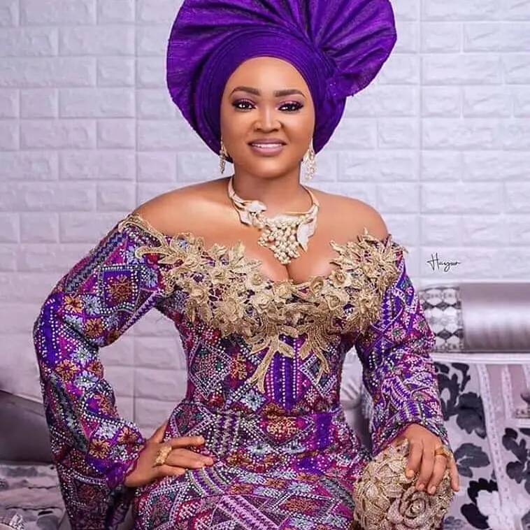 Stunning Aso Ebi Styles For Wedding Guests
