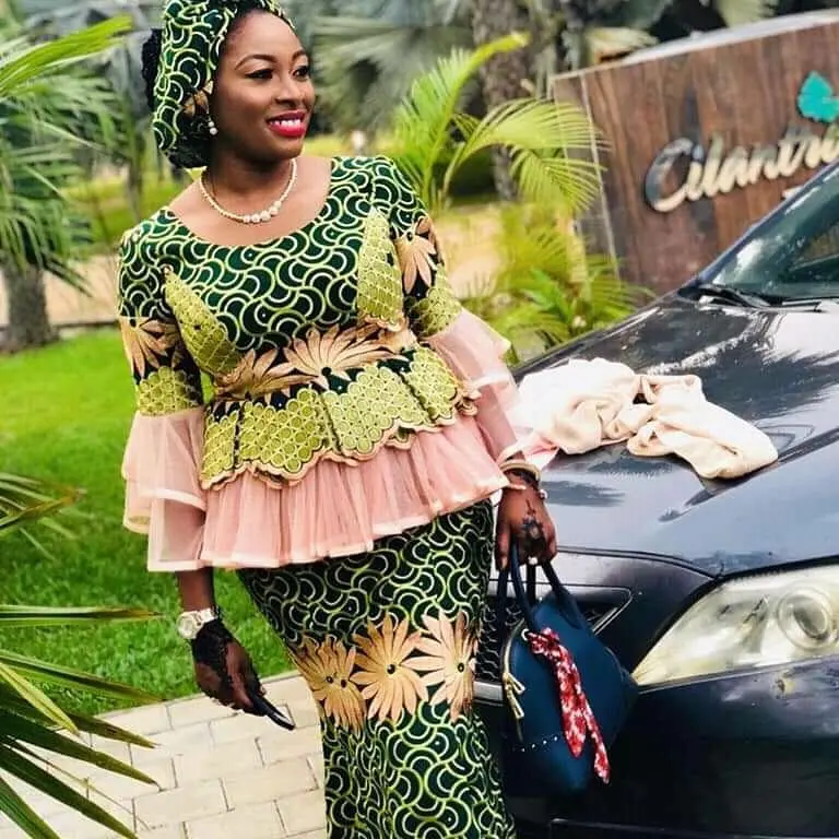 Stunning Aso Ebi Styles For Wedding Guests