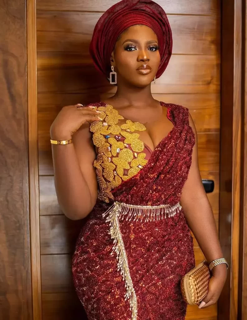 Red Exquisite Sequence Material Gown Styles