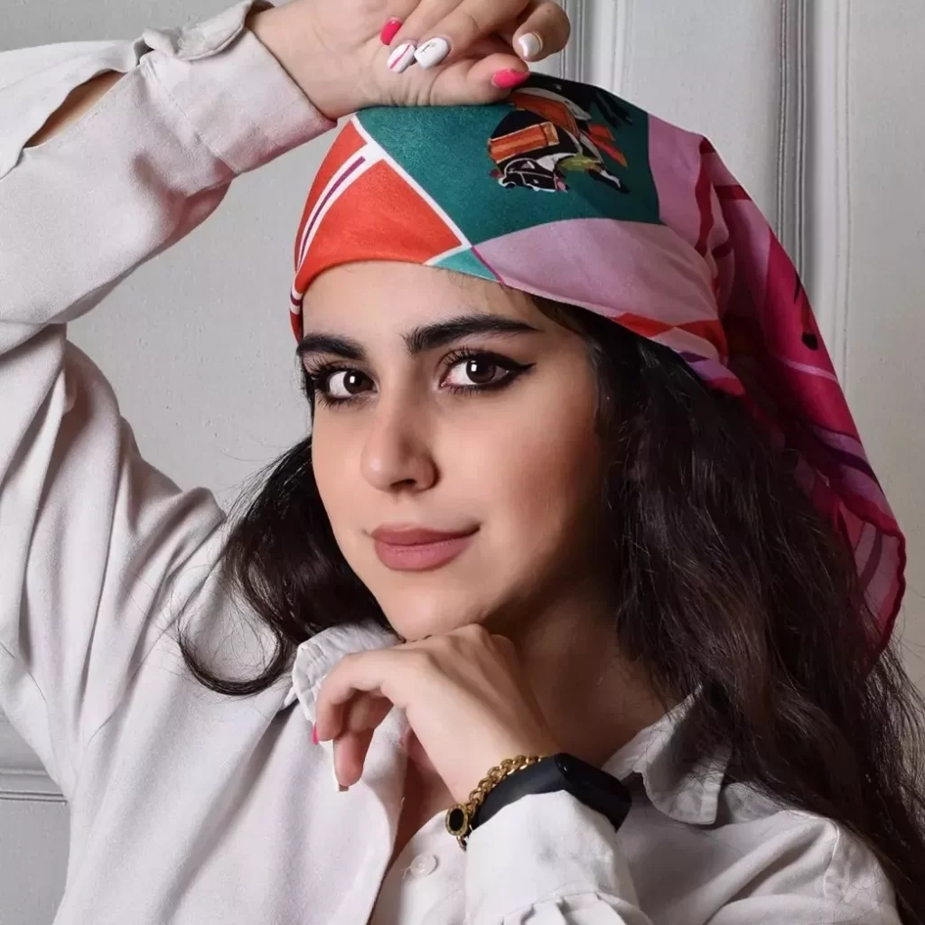 Different ways to wear headscarves