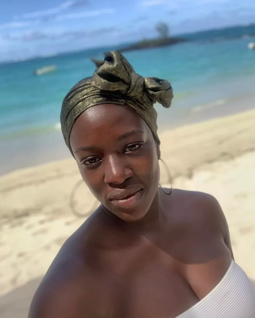 How to tie a headscarf