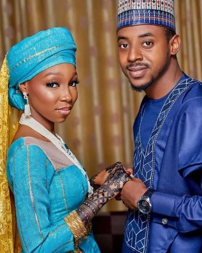 What do Hausa brides wear?