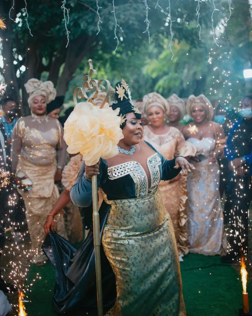 What is the traditional attire for Efik?