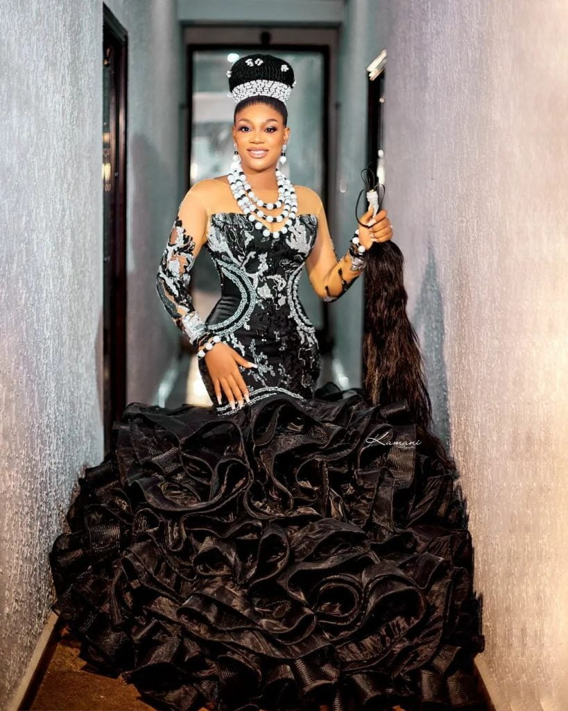 Tiv bride in stunning wedding dress