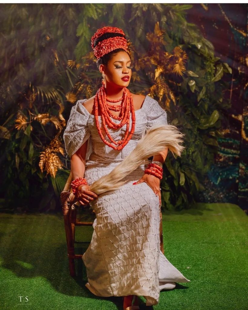 Modern Anioma brides style