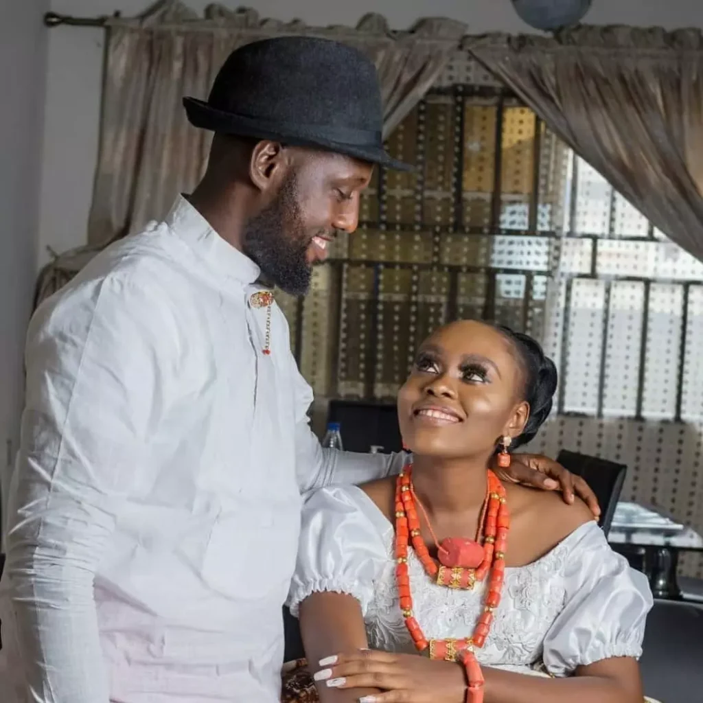 Traditionally dressed Ijaw men and women