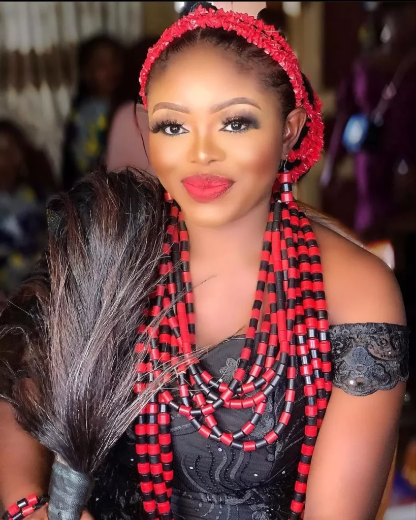 Idoma bridal hairstyles and accessories
