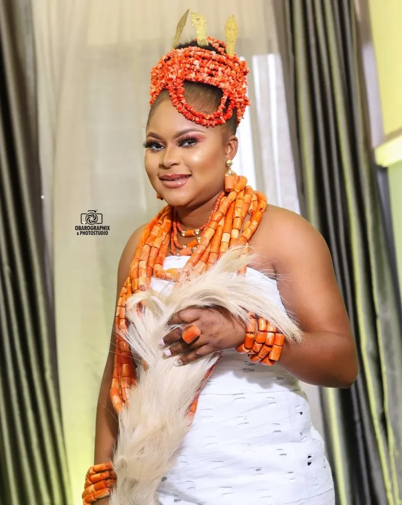 How do Delta brides dress?