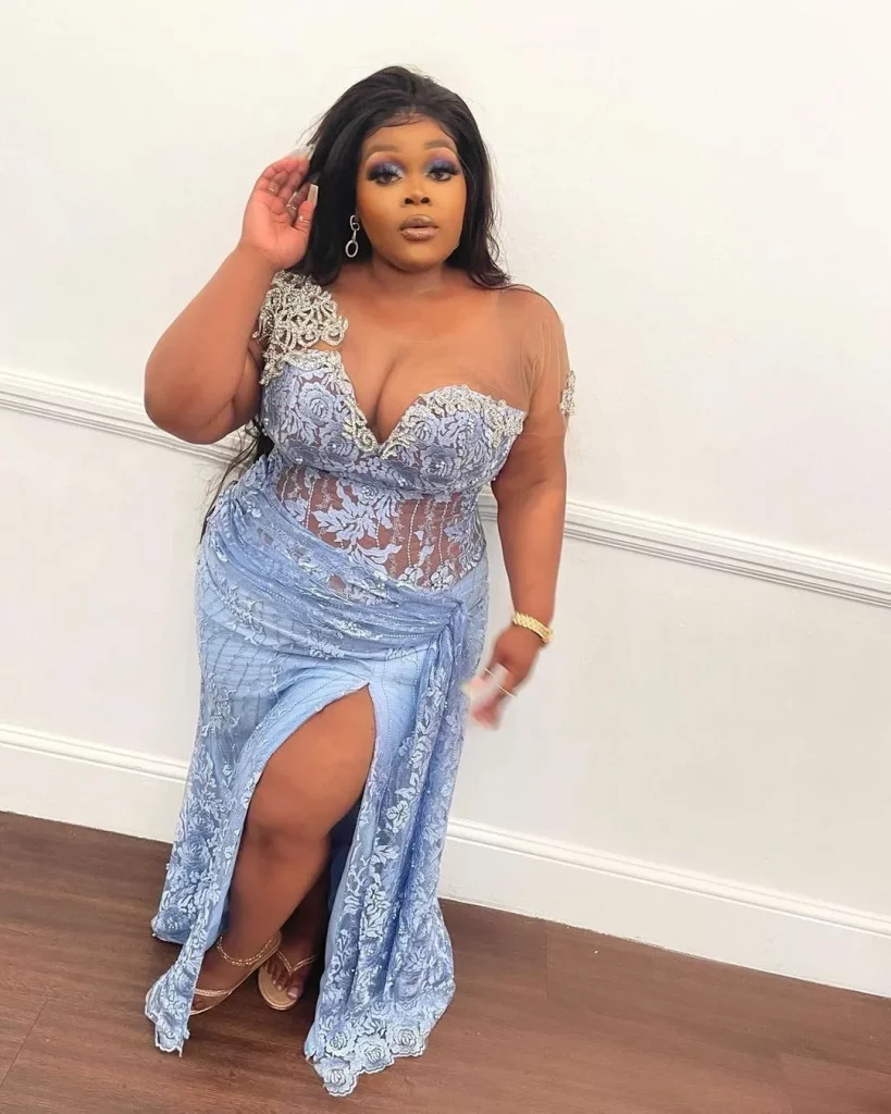 Lace aso ebi designs for ladies can be worn by fat women and pregnant women.