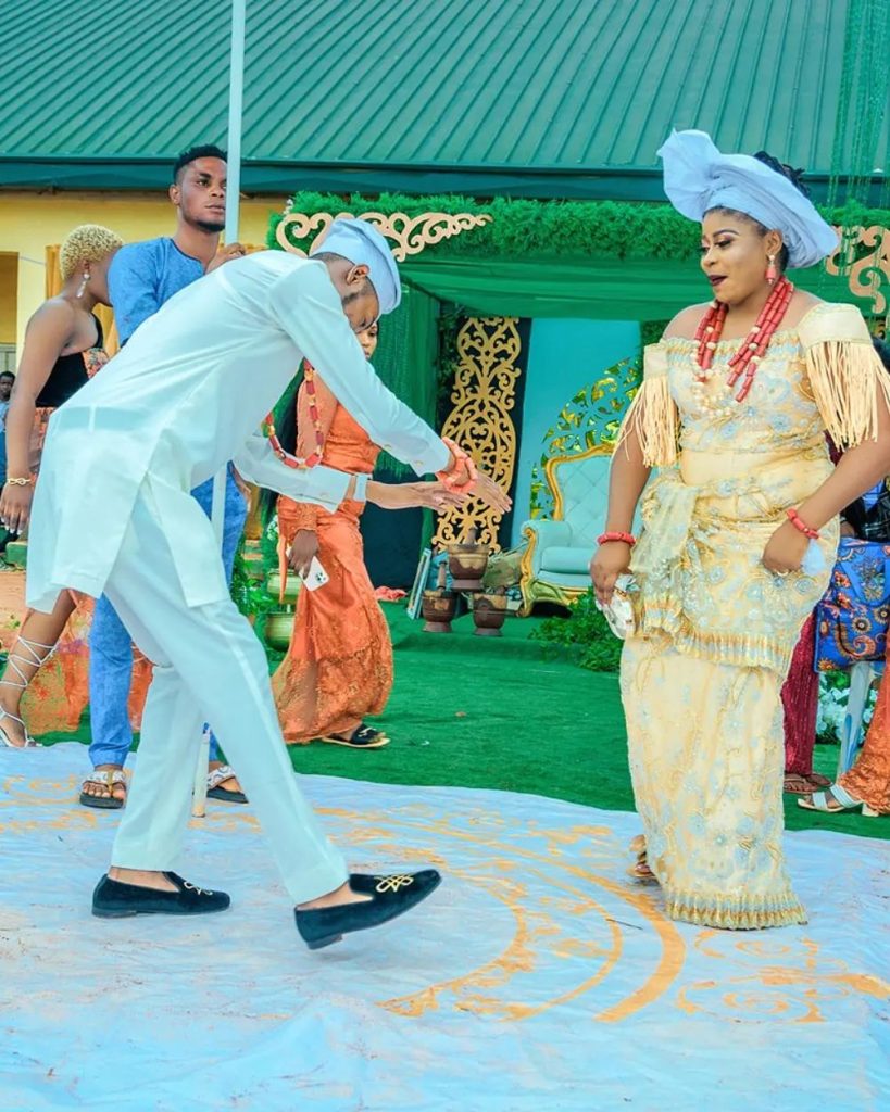 Ibusa dance
