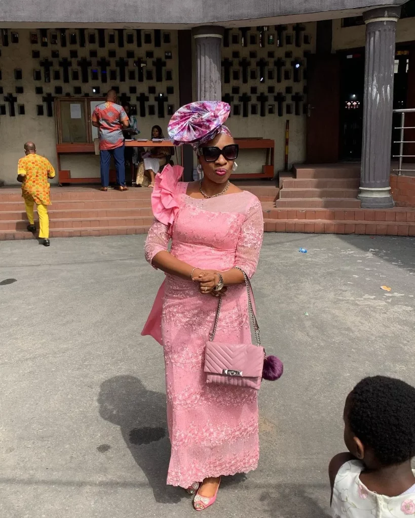 Gorgeous lace wrapper and blouse ideas for women who love to slay