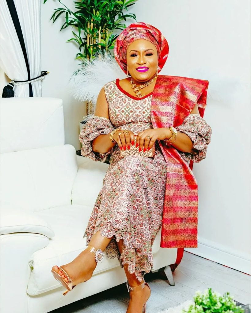 Wearing lace wrappers with a blouse