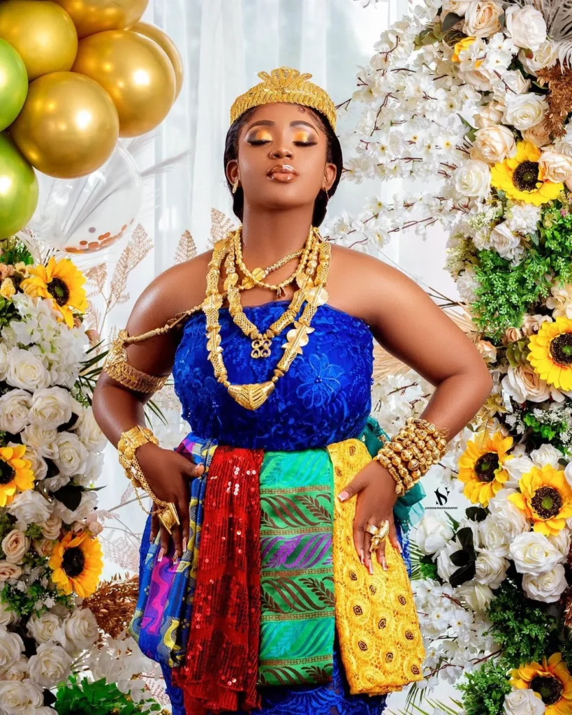 Dwen Traditional Kente