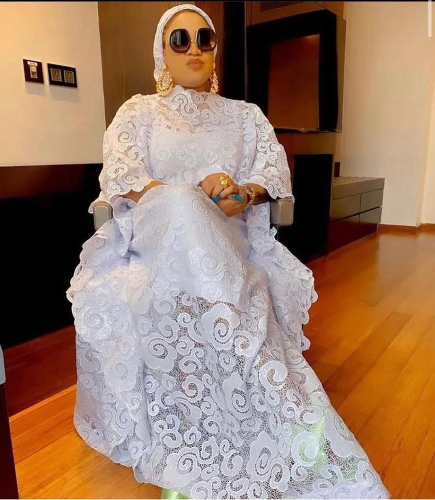 trendiest lace gown styles