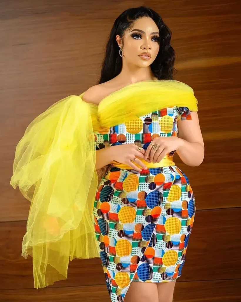 
Latest Ankara Plain And Pattern Styles For Classy Women