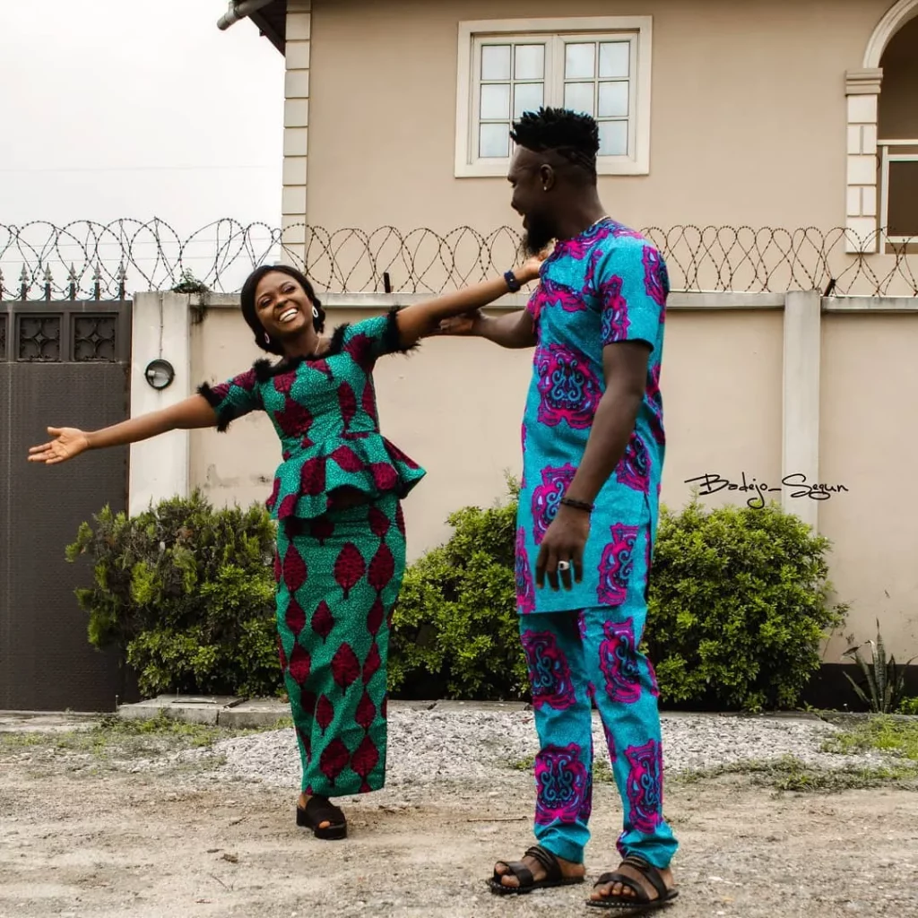 print couple outfit