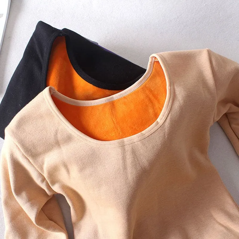 Velvet fabric. Draped detail. Rounded neck. Puffed short sleeve.