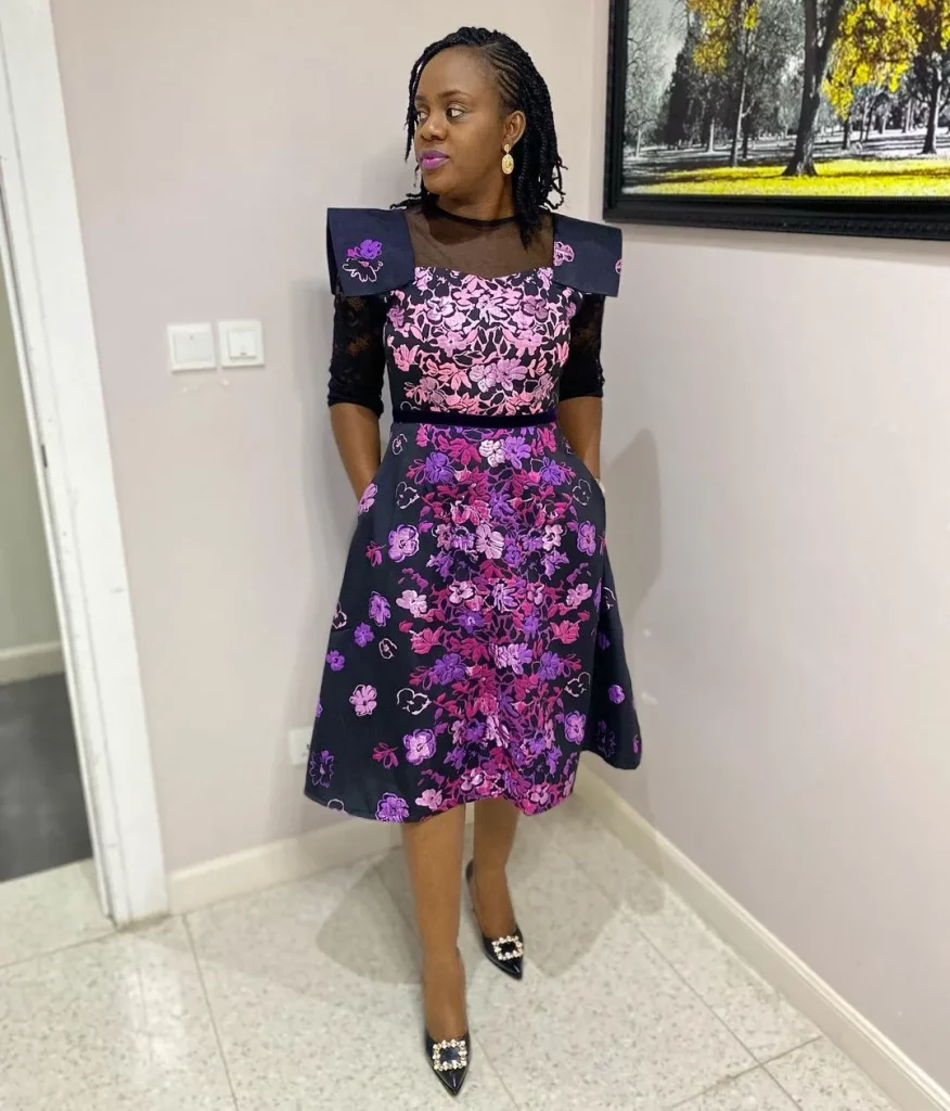Elegant Damask And Asoebi Lace Styles For Owambe