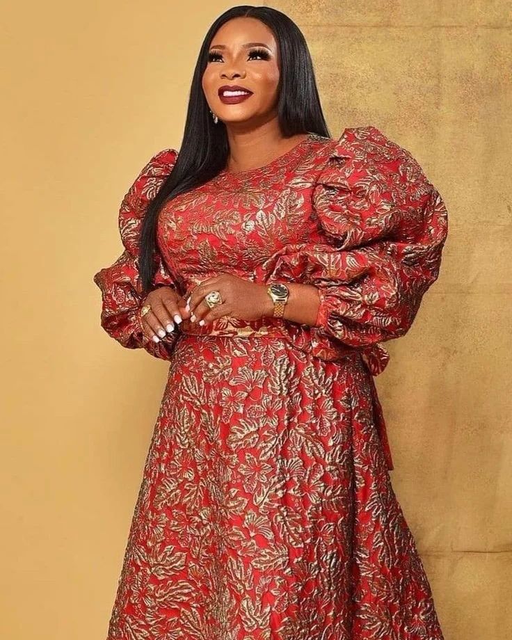 Elegant Damask Styles For Owambe/Parties With Heels And Bags