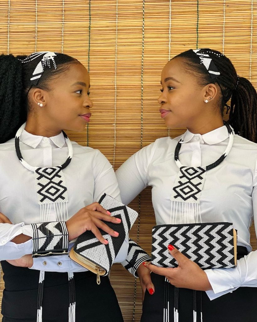 Cute sisters in Xhosa Traditional Attire classy Umbhaco Xhosa traditional attire for women