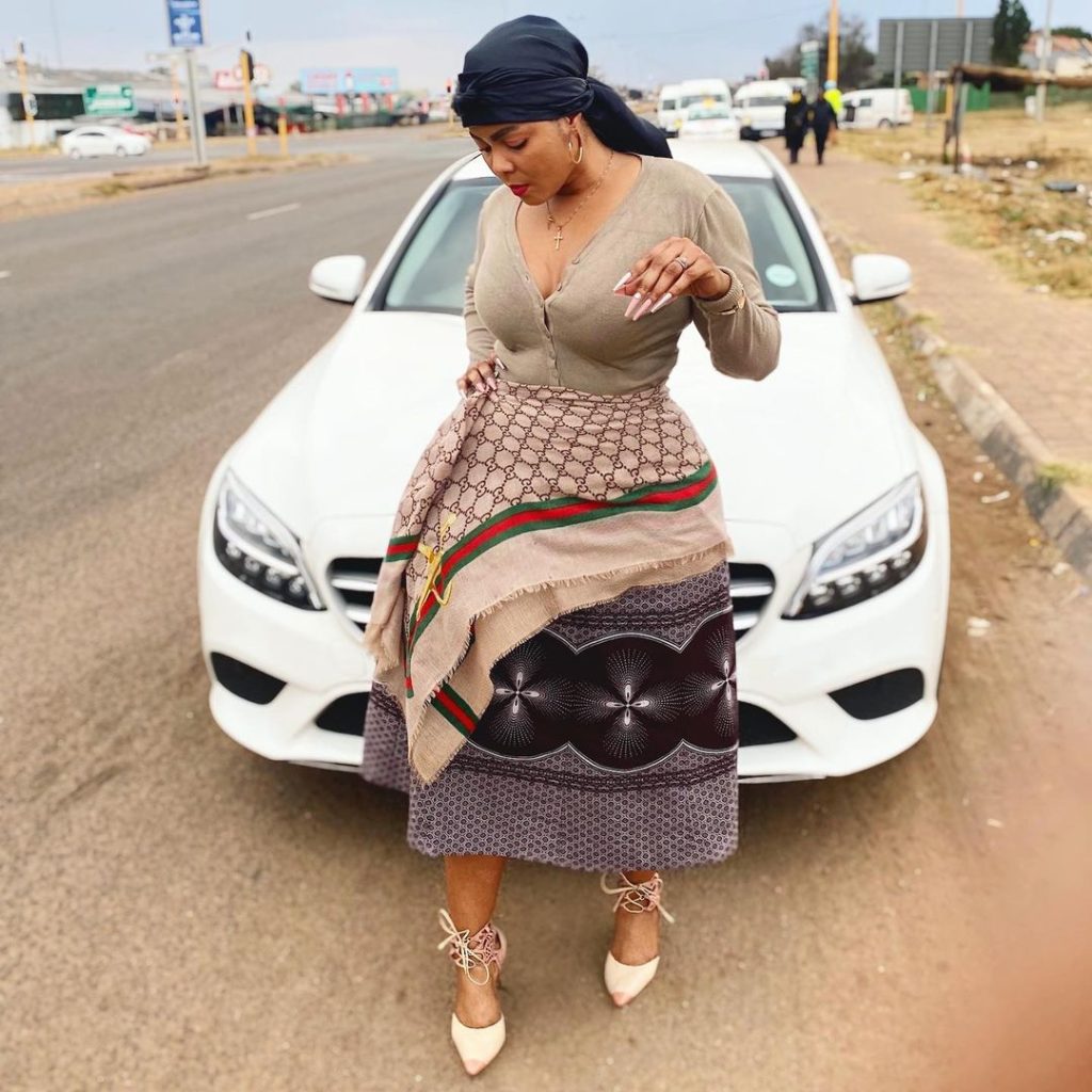 blanket or shoal (ingcawa) Skirt (Isikhakha or Umbhaco) | Xhosa or Mfengu