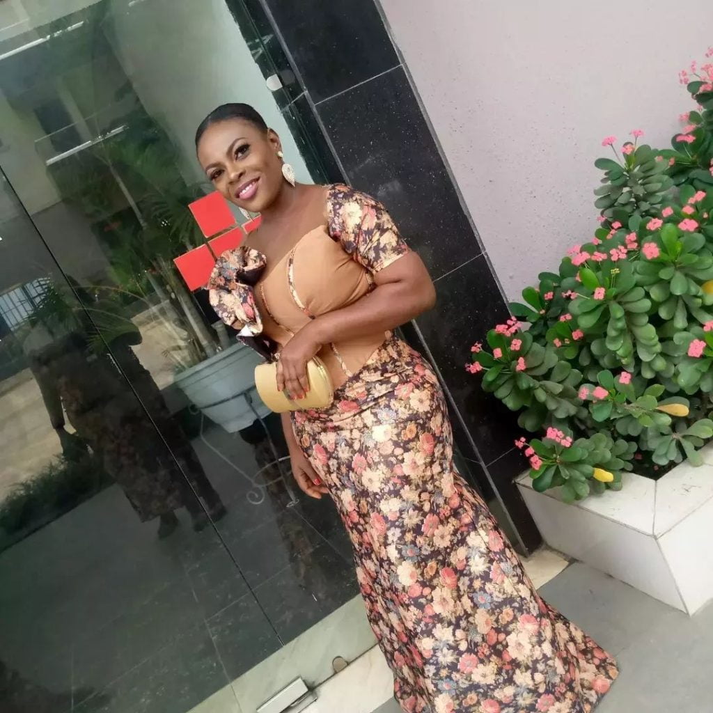 How To Look Good With Damask Gown Styles During Traditional Ceremonies