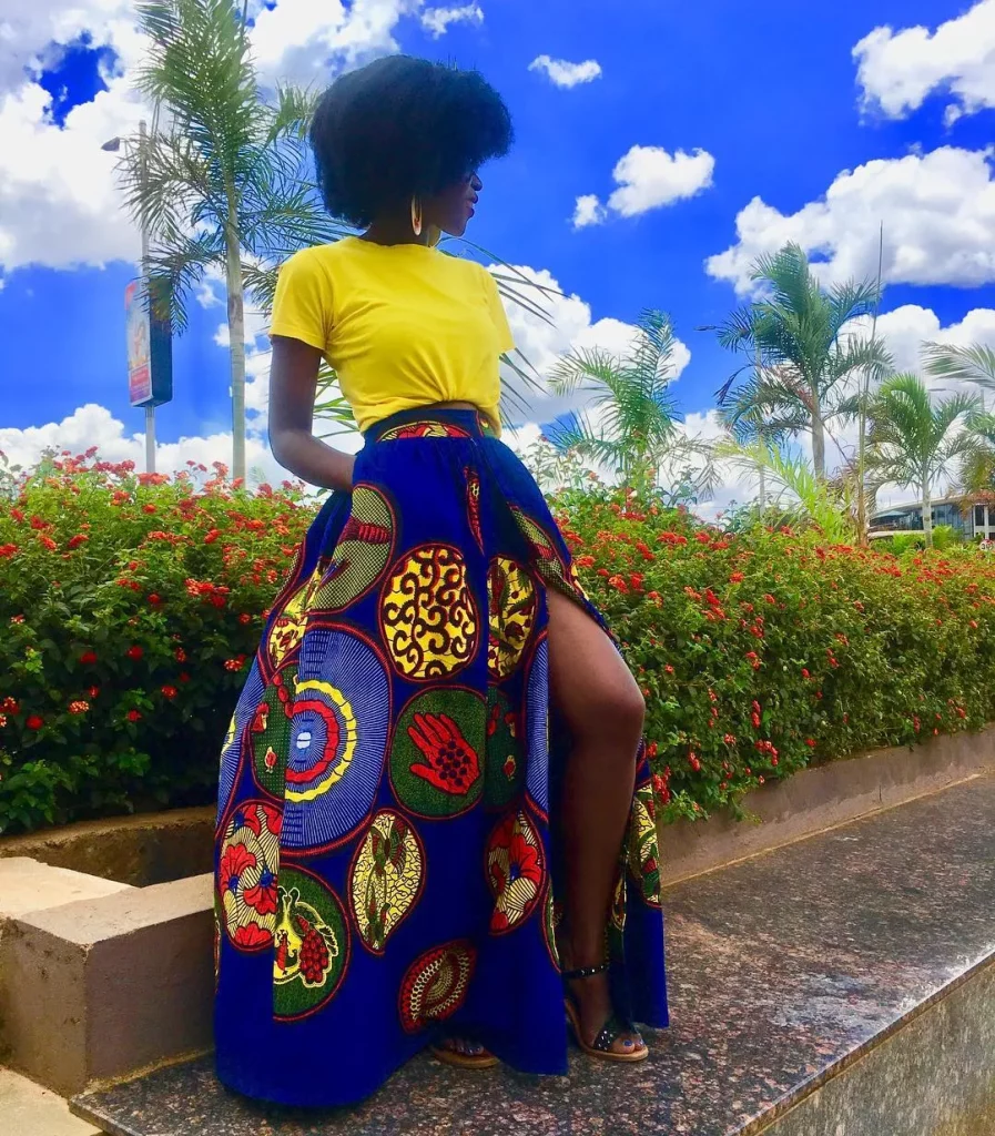 Elegant African Maxi skirt with pocket and head tie. 