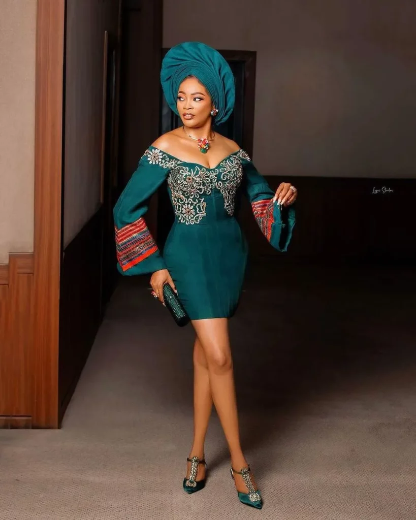 Off shoulder aso ebi corset