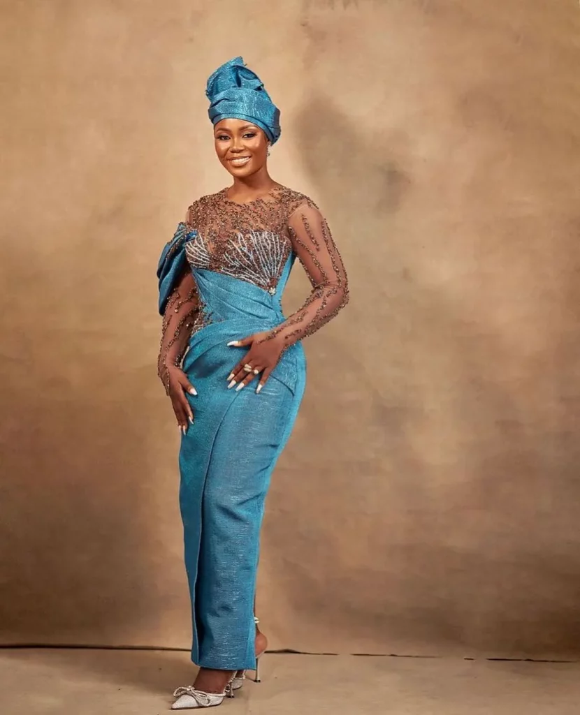 Amazing Aso Ebi Styles For Owambe To Try Now
