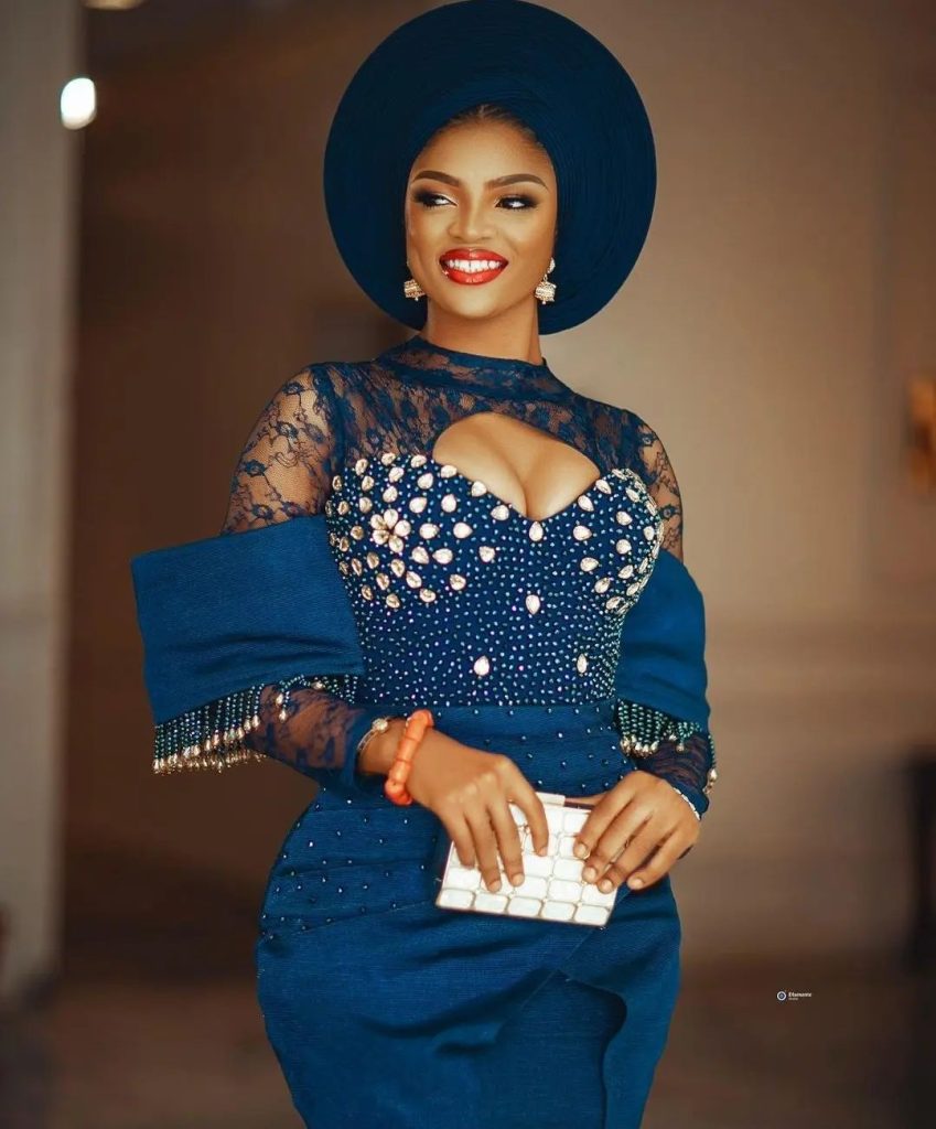 V-NECK ASO OKE DRESS