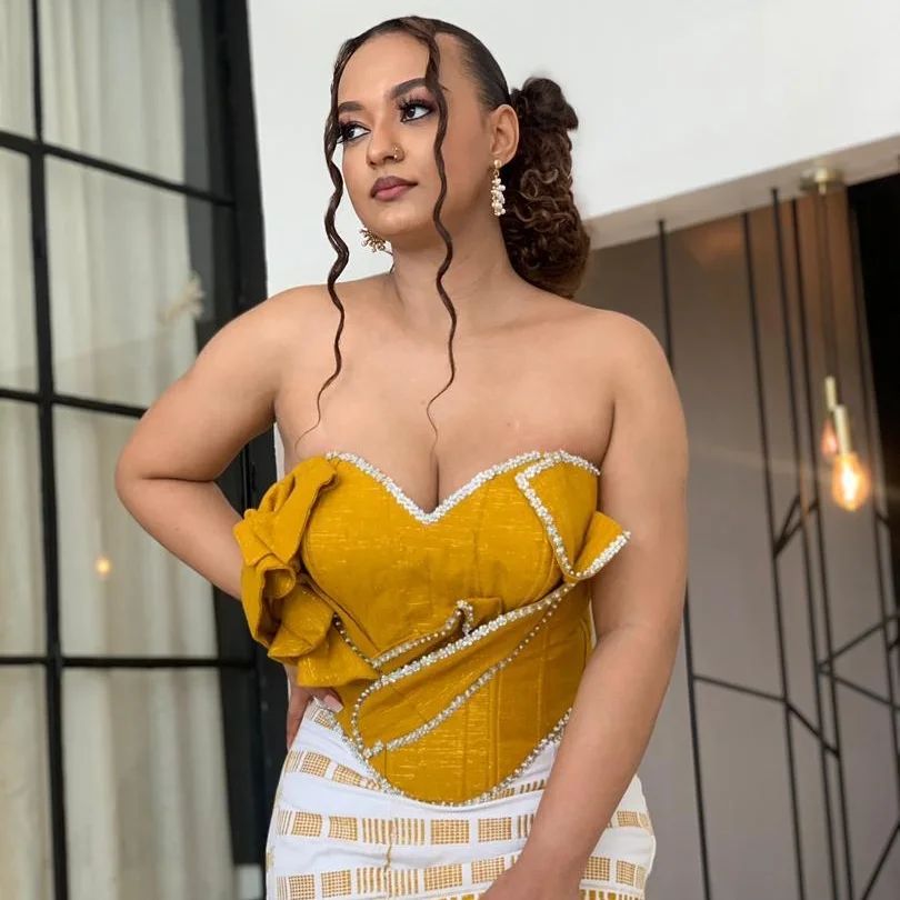 Stylish Aso Ebi Designs For The Owambe 