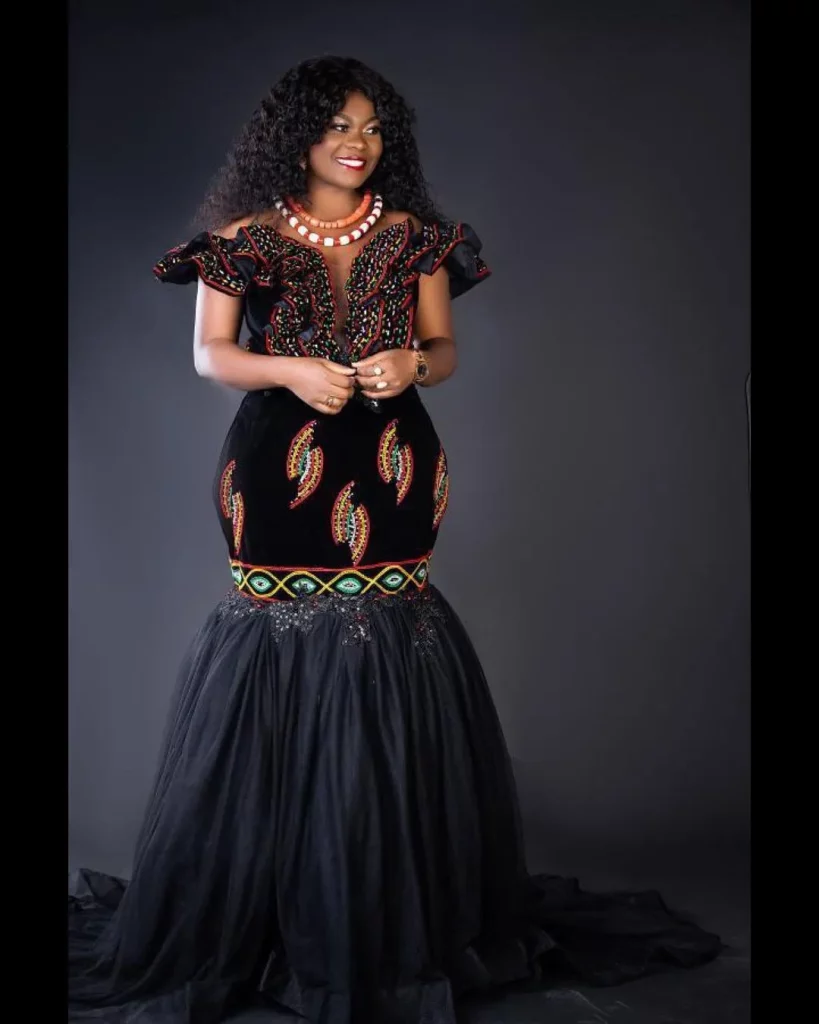 Lady In Beautiful Toghu Print Flared Skirt 