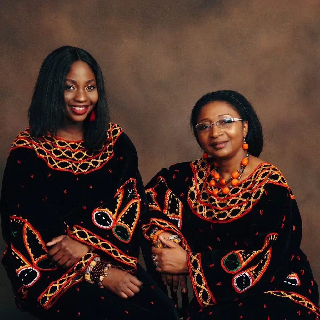 Toghu gown
