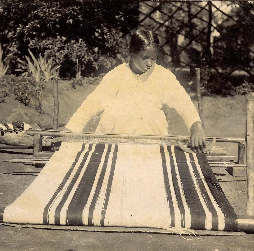 Traditional Madagascar Clothing: Lamba