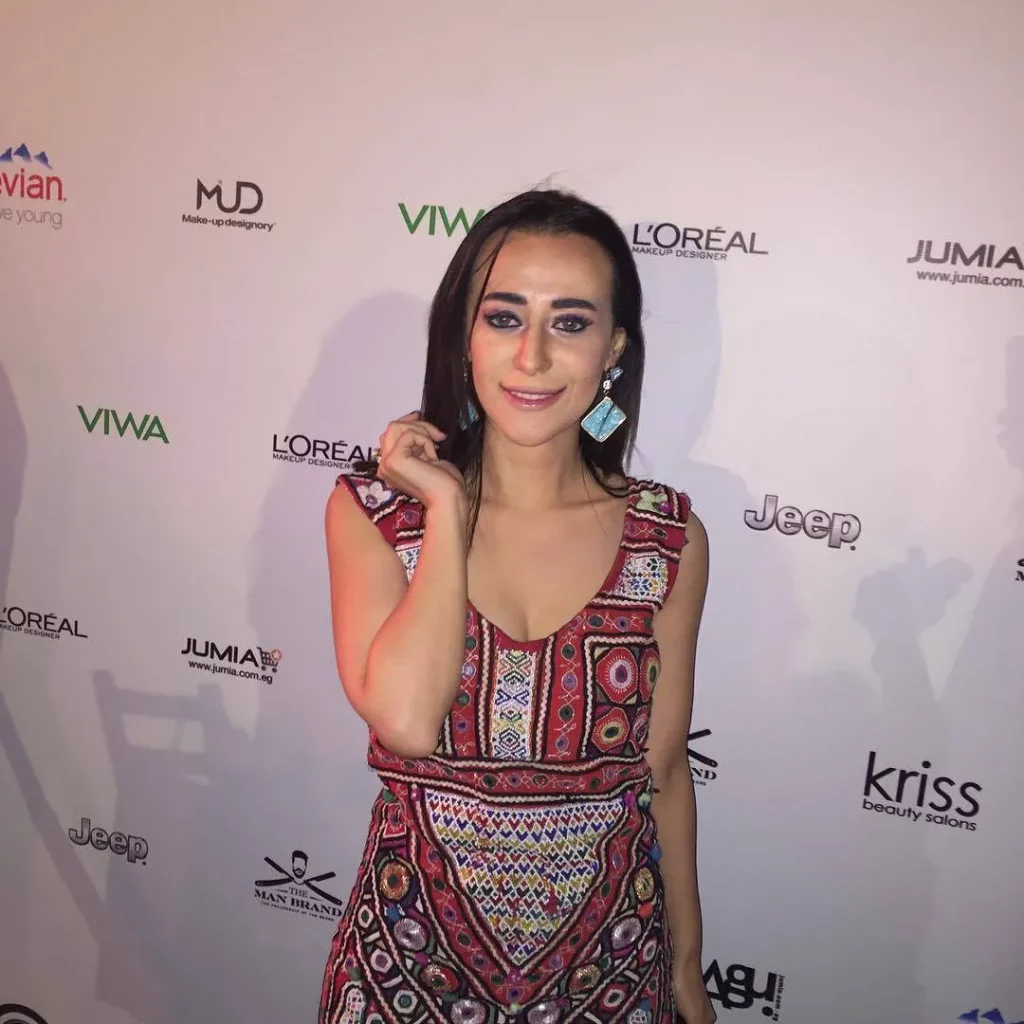 
egyptian woman in traditional clothes