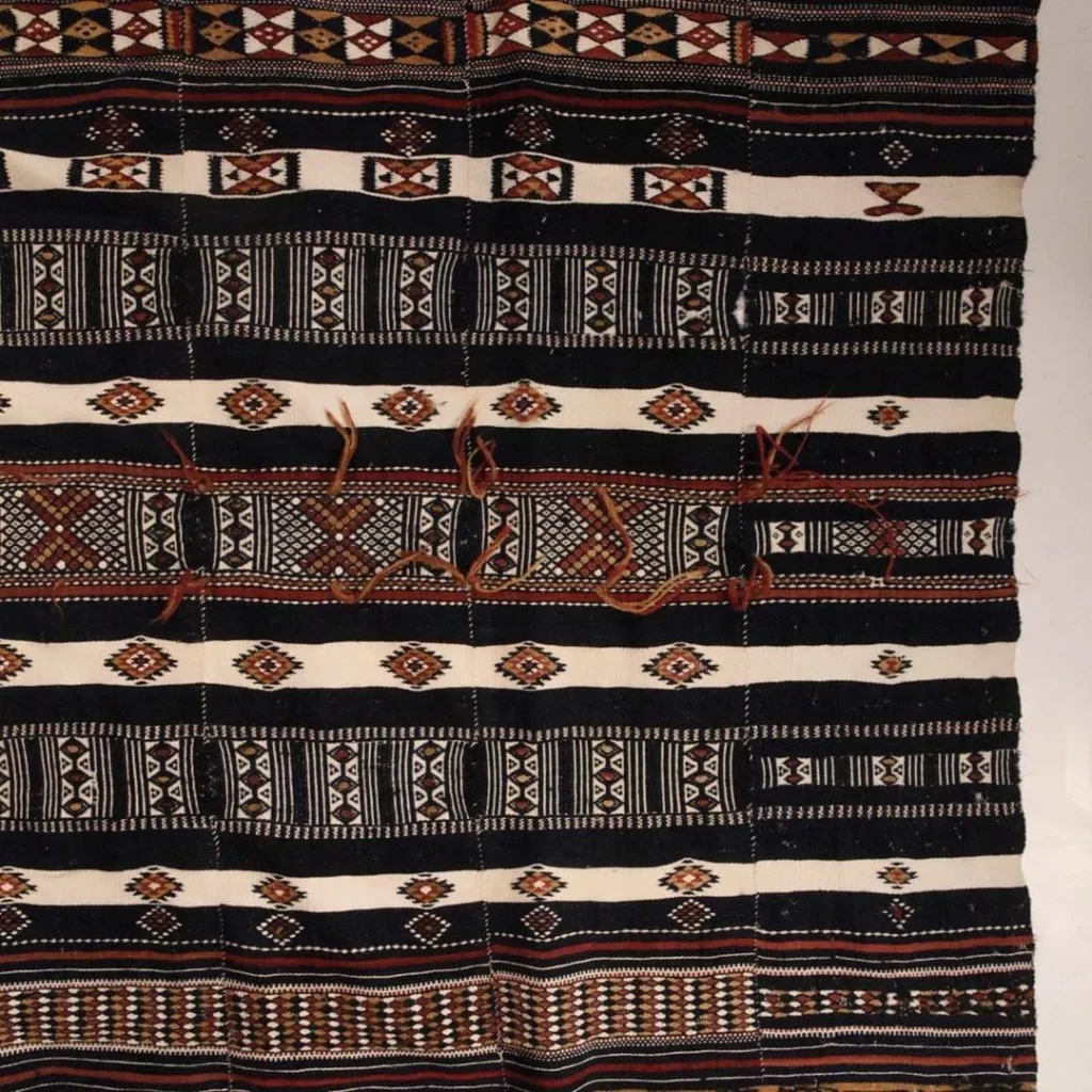 
The Bakhnoug, a book, woven 