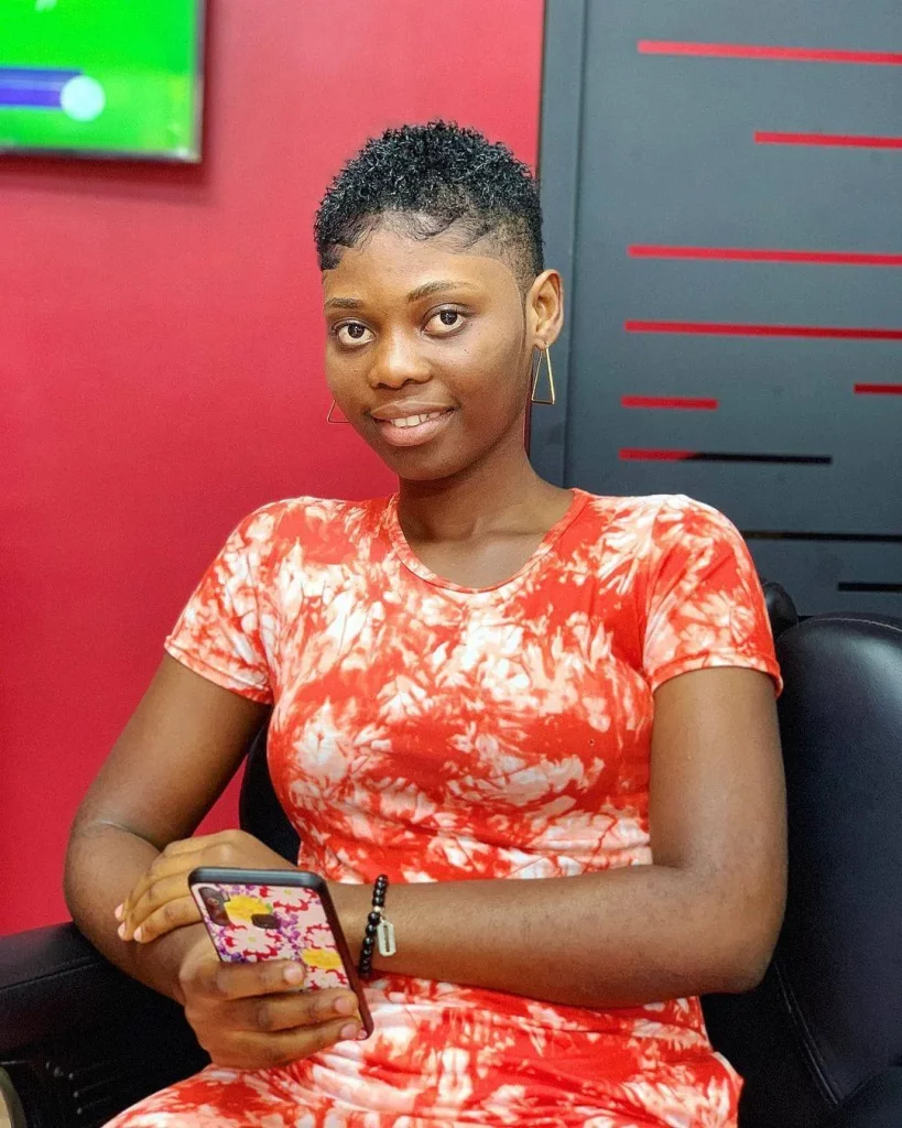Short hair cut for ladies