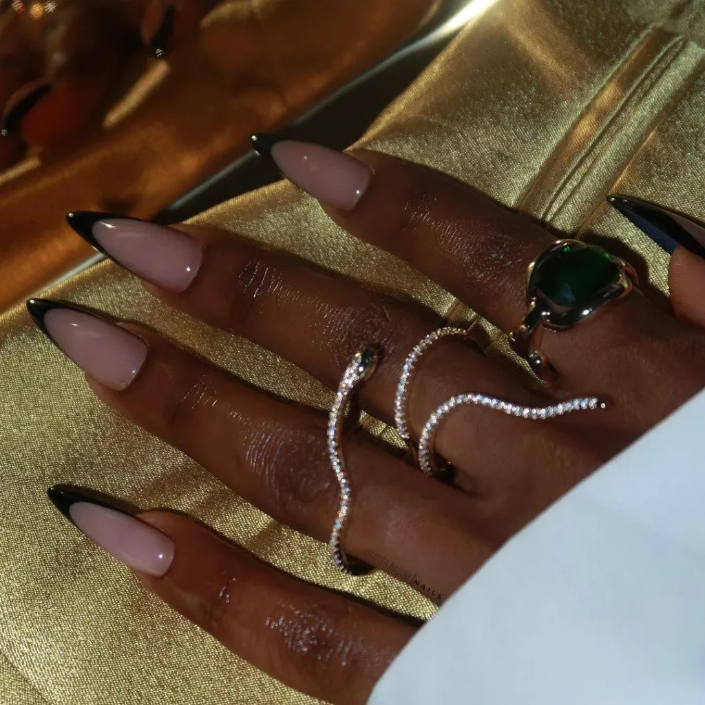 Black nails design