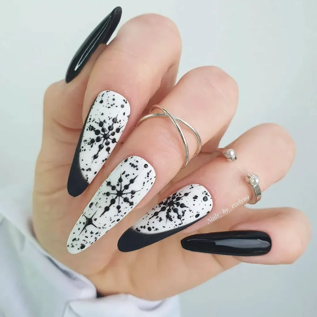 Black Nail Art