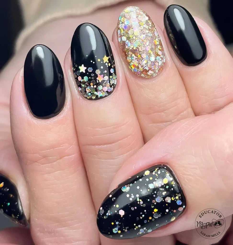 Black nails design