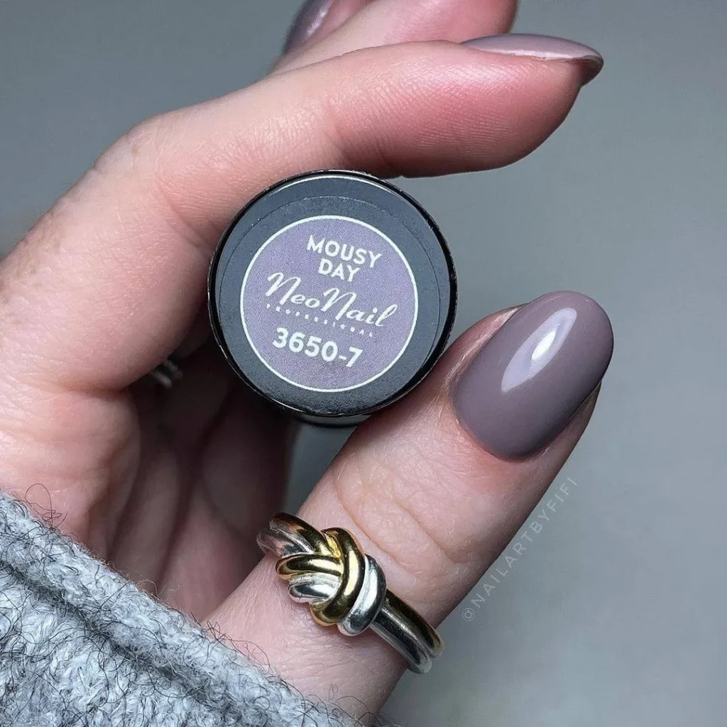 bold taupe nail designs