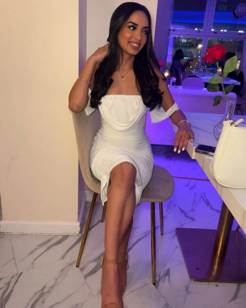 sleeveless white shift dress
