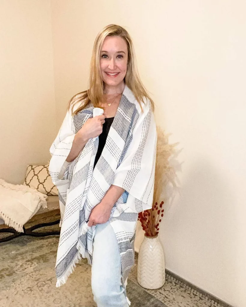 Fascinating Ways to Look Amazing in Female Poncho Dresses