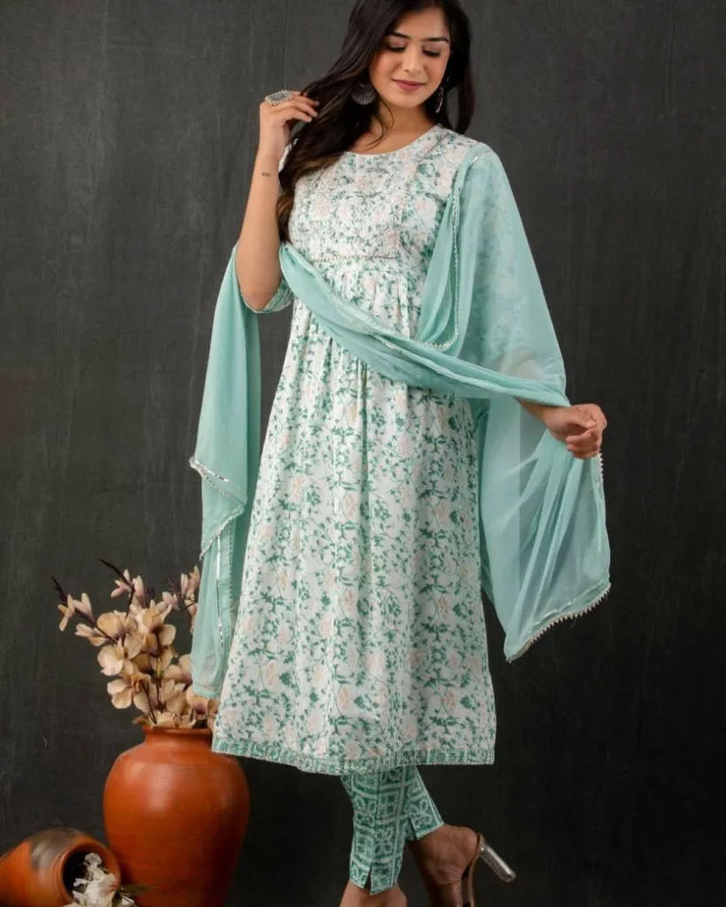 Nayara Cut Suit Design Nayara Cut Suit Design