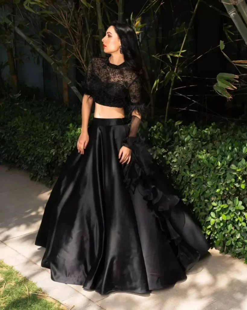 wedding lehengas How to wear lehenga in modern style?